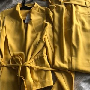 Mustard yellow women’s two piece outfit size 8